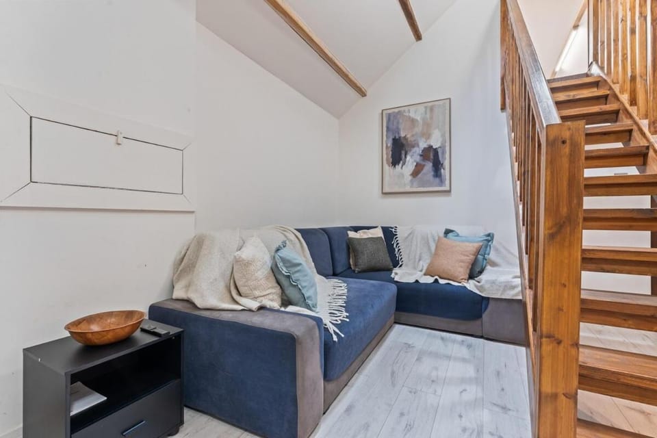 #65 The Den Farm Stay Nr Cannock Chase - Sleeps 3 - Perfect for Contractors and Families - Free Parking House in East Staffordshire District