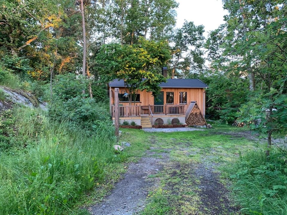 Charming, new & fully equipped cottage in the middle of the archipelago House in Stockholm County