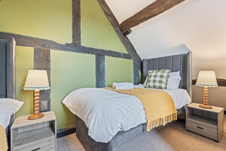 #66 Beautiful cottage near Cannock Chase - Sleeps 6 - Perfect for Contractors and Families - Free Parking House in Stoke-on-Trent