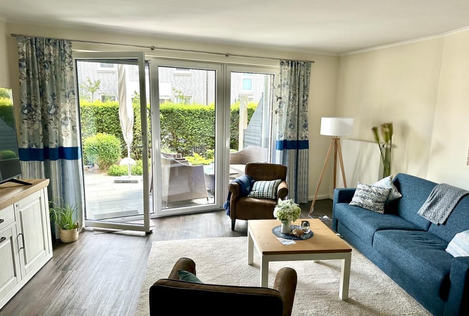 View (from property/room), Living room, Seating area