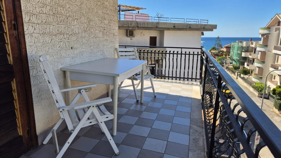 Naxos Beach Apartment - Sea View and Beach 100m - Giardini Naxos Apartment in Naxos