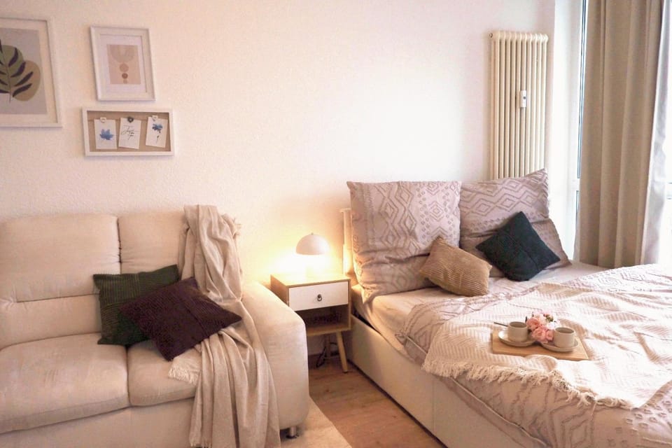 Bed, Living room, Seating area, Bedroom