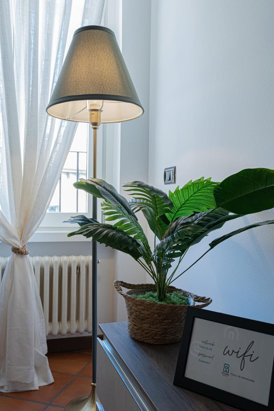 Photo of the whole room, Decorative detail