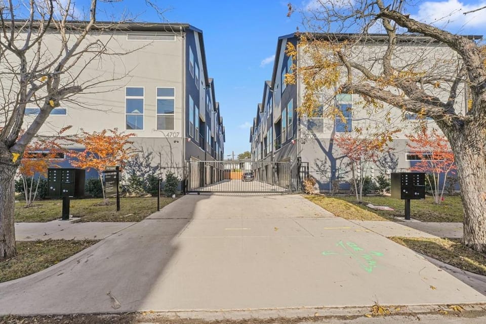 Cozy Dallas Townhome Old East Dallas Wifi Apartment in Dallas