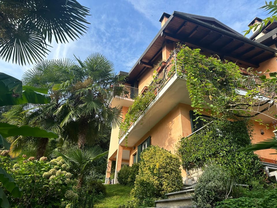 Villa Vista Verde Lake View, Private Garden & Parking Villa in Baveno