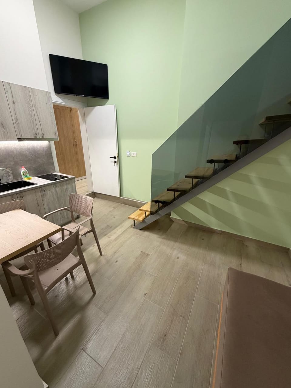 TV and multimedia, Kitchen or kitchenette, Living room, Seating area