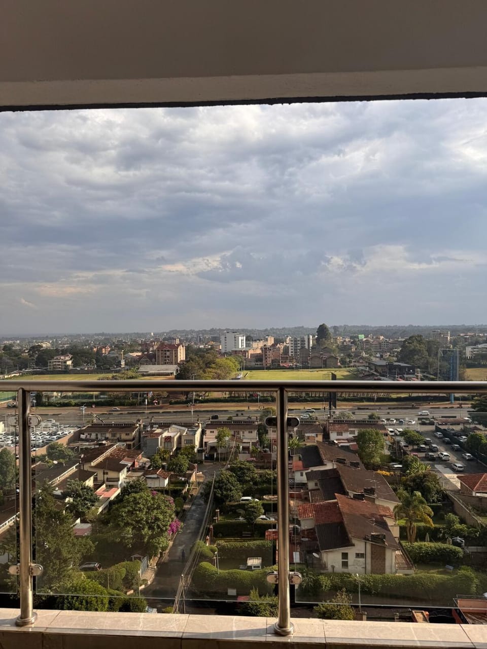 Modern 3BR apartment in Kilimani Wi-Fi, Pool, Gym Apartment in Nairobi County
