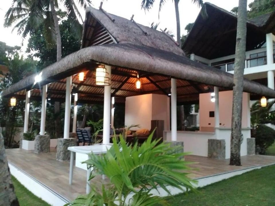 Property building, Patio, Day, Garden, Garden view