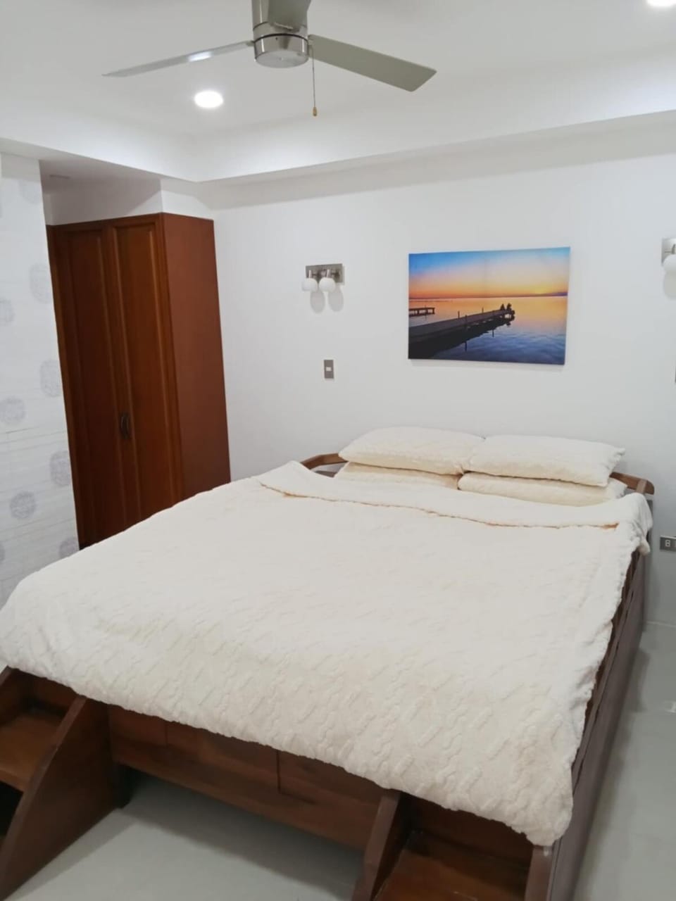 Bed, Photo of the whole room, Bedroom