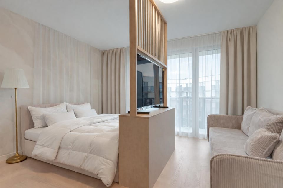 Bed, TV and multimedia, Living room, Photo of the whole room, Seating area, Bedroom