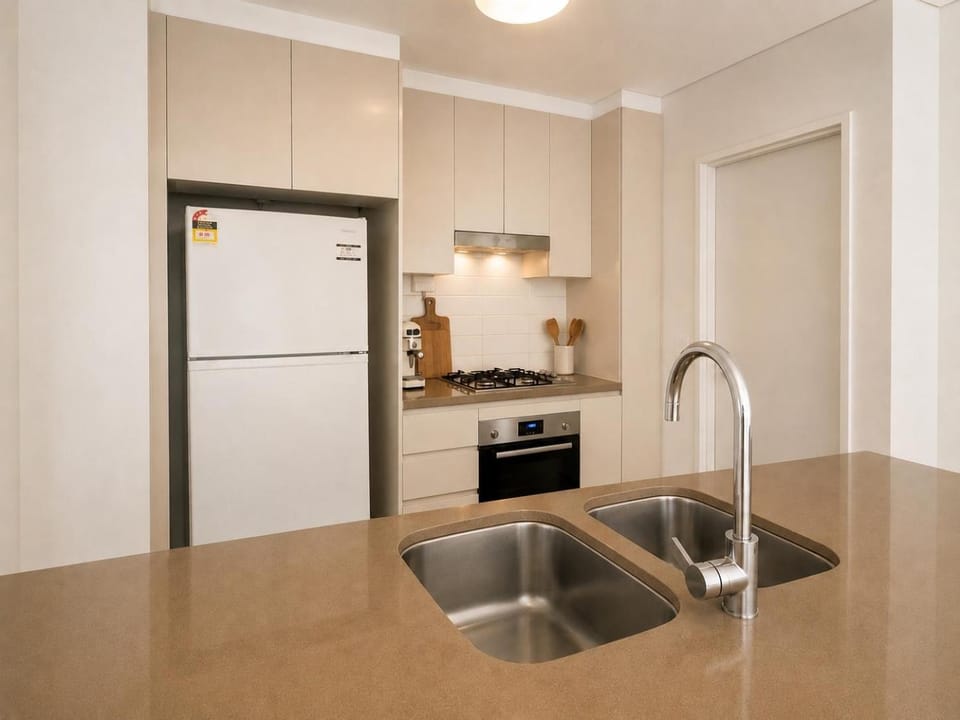 One Private Room in a Two-Bedroom Apartment Apartment in Main Beach