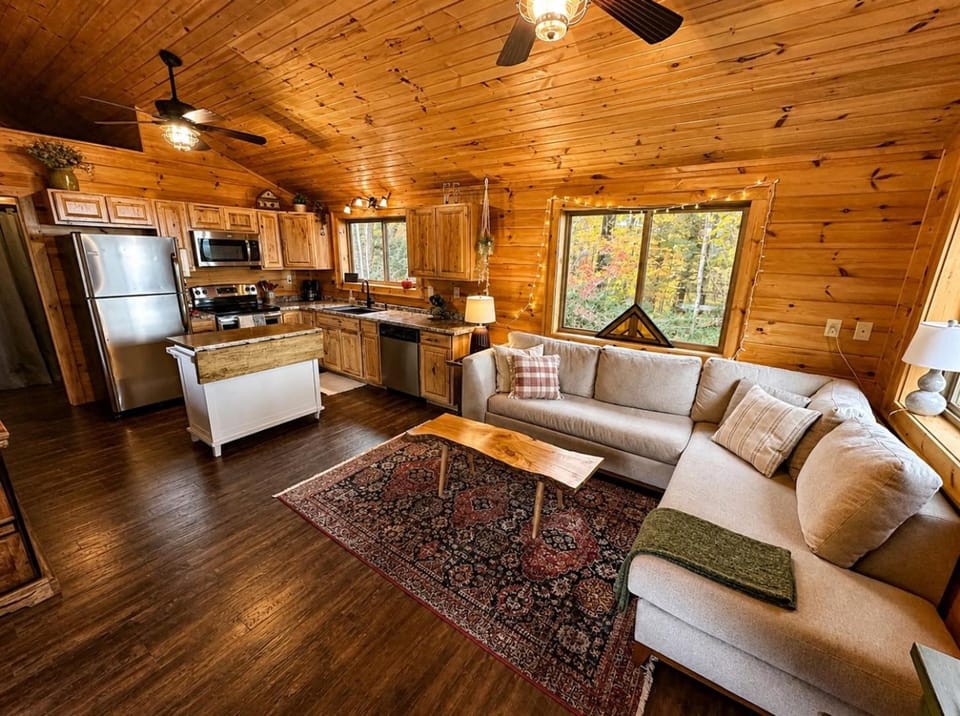 scenic and romantic cabin- 20 min to Blowing Rock Cabin in Caldwell