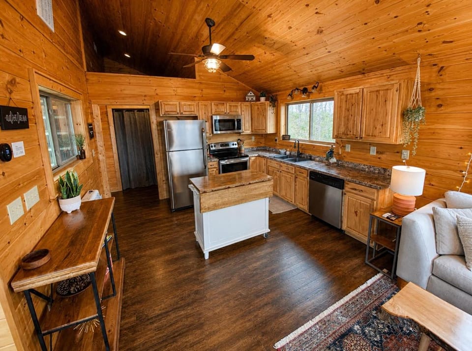 scenic and romantic cabin- 20 min to Blowing Rock Cabin in Caldwell