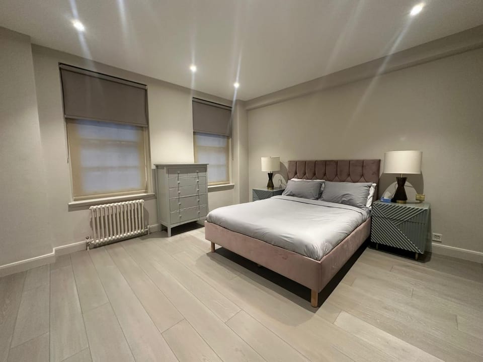 Bed, Photo of the whole room, Bedroom, internet