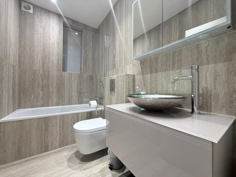 Shower, Toilet, Bathroom, Bath, towels