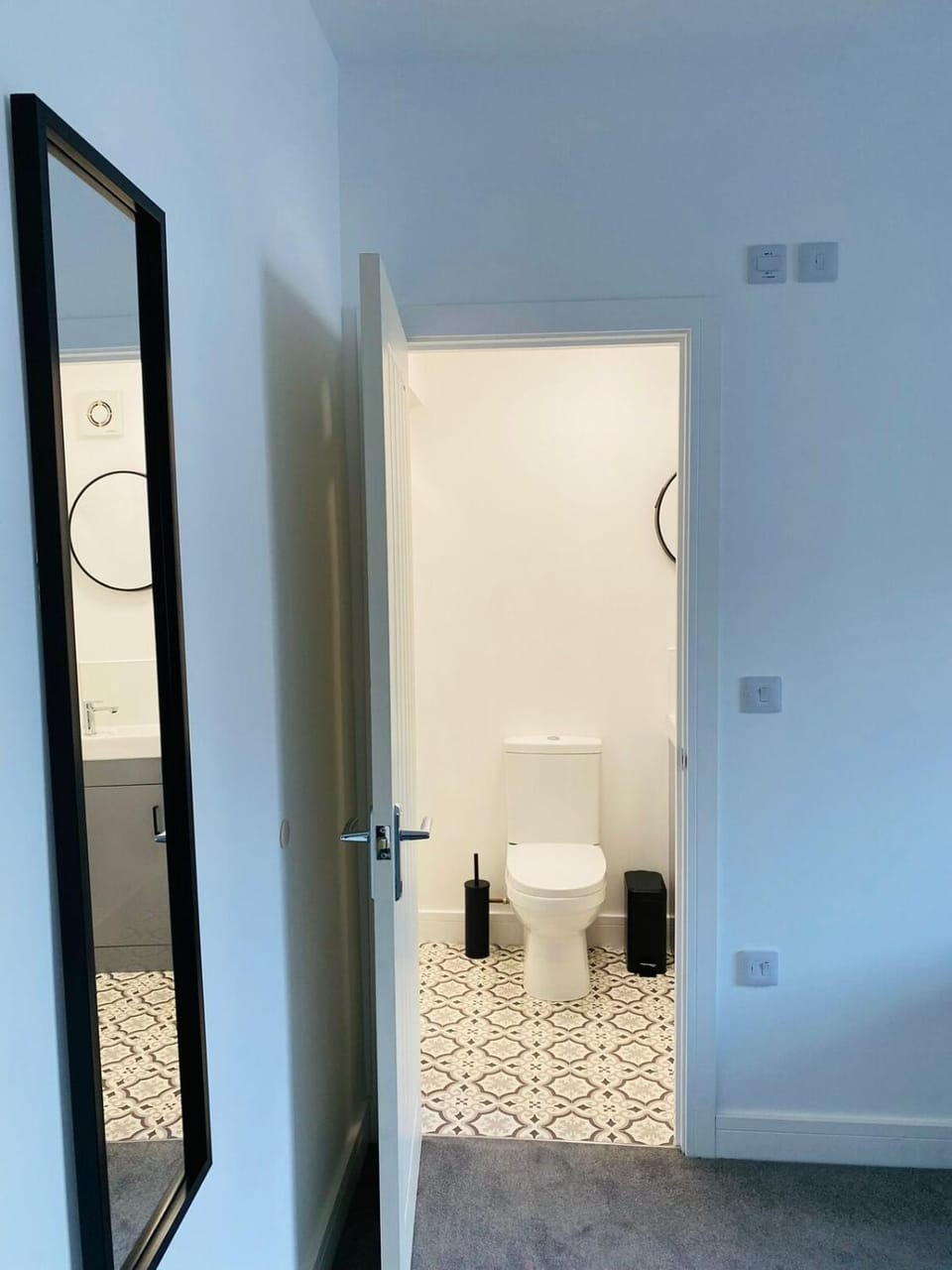 #106 Stylish 4Bedroom Retreat Walk to Rugby Centre - Sleeps 8 - Perfect for Contractors and Families - Free Street Parking House in Rugby