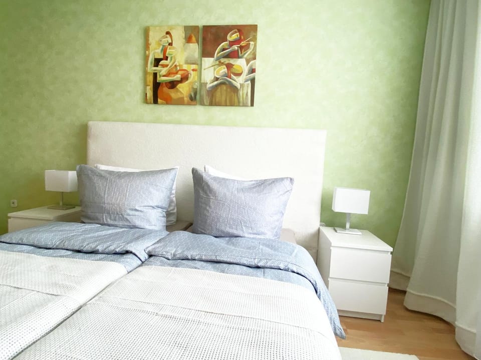 Bed, Bedroom, Garden view, internet, wardrobe