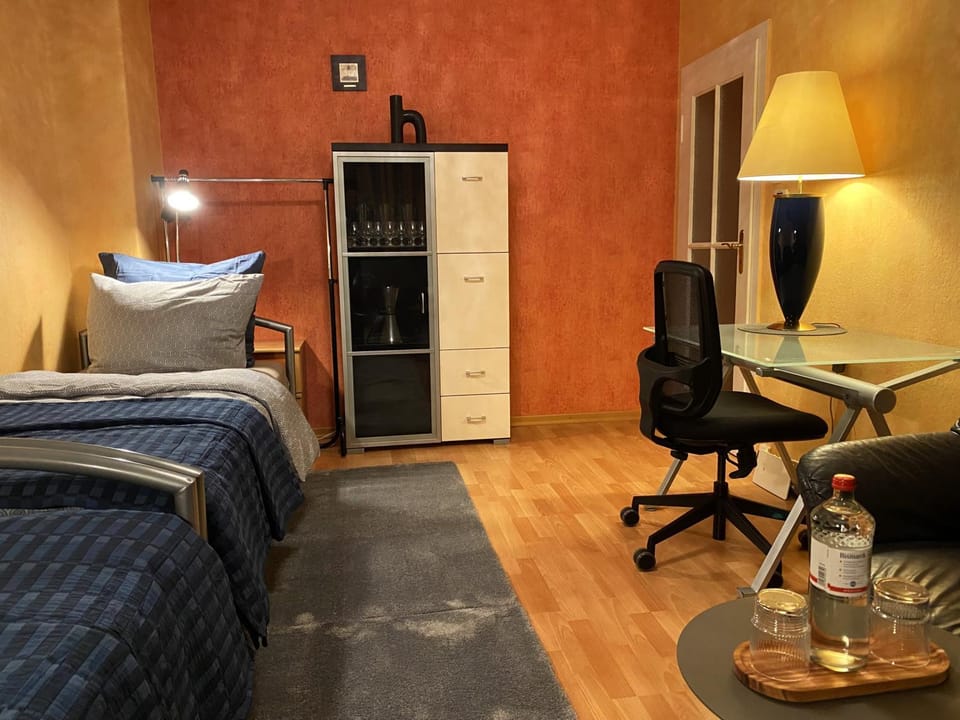 Bed, Seating area, Bedroom, internet