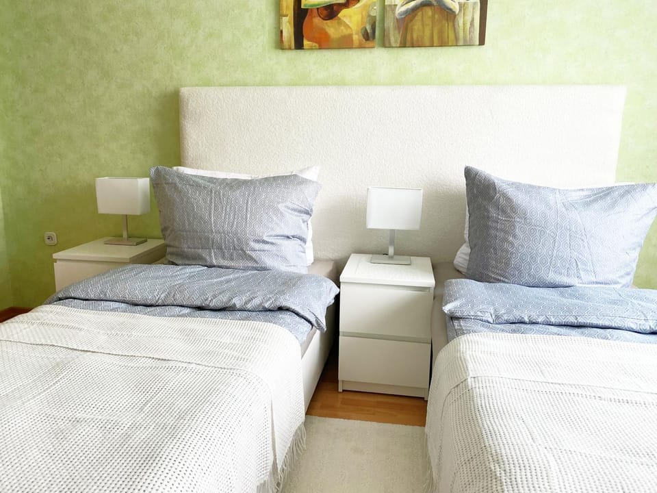 Bed, Bedroom, Garden view, internet, wardrobe