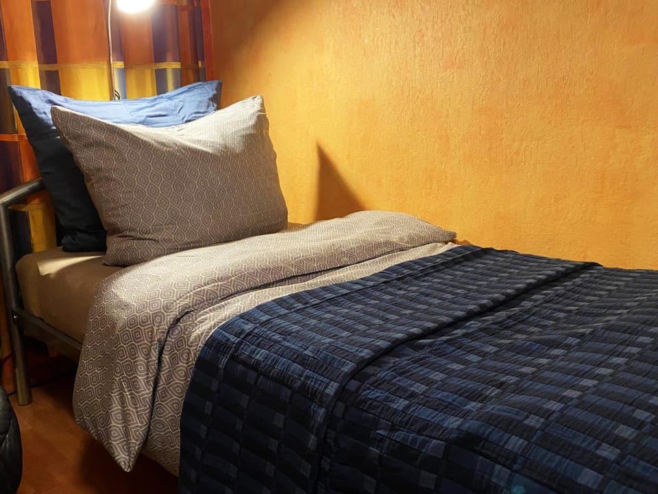 Bed, Bedroom, internet
