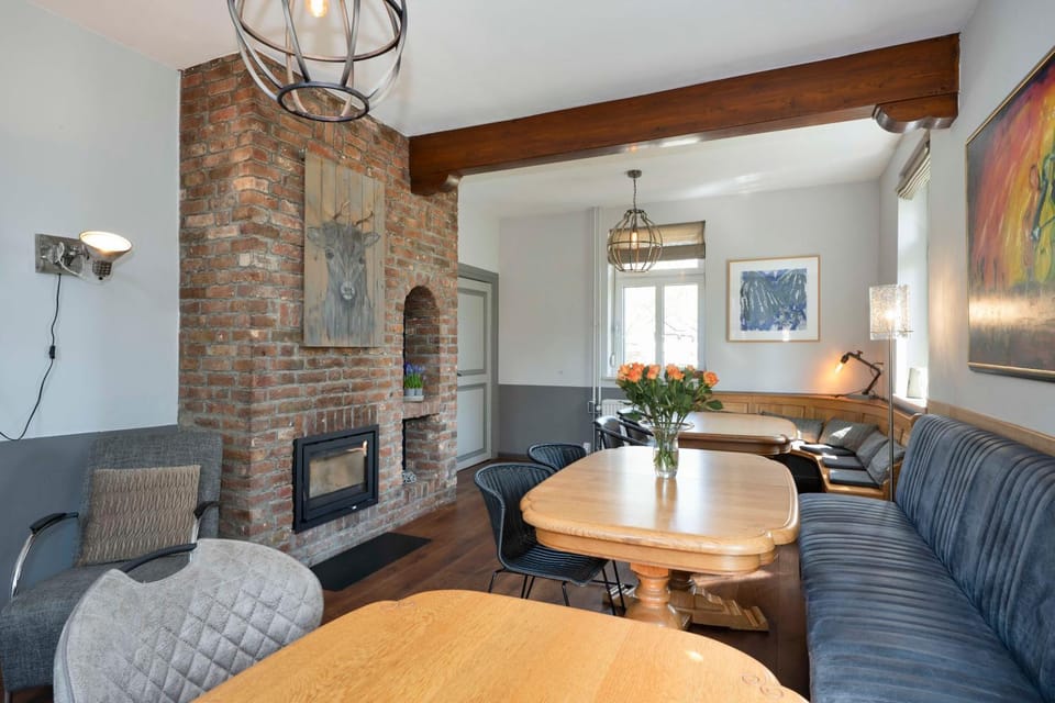Luxe familiehuis voor 12 personen, 6 slaapkamers met eigen badkamer, luxe keuken, jetstreambad en infrarood sauna en 1 ha tuin in Vijlen, Zuid-Limburg House in Limburg (province)