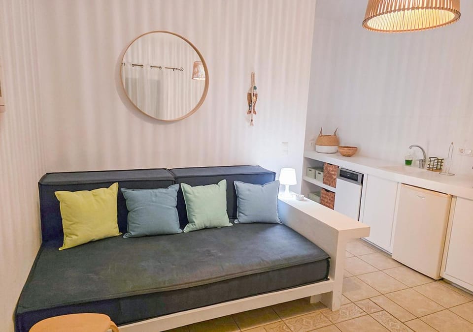 Bed, Living room