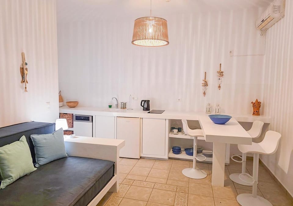 Kitchen or kitchenette, Living room