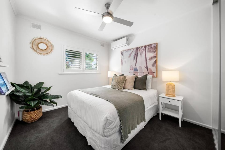 Bed, Bedroom, air conditioner