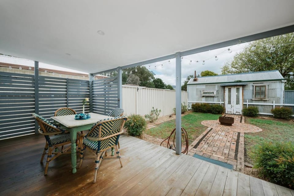 Patio, Garden, Dining area, Garden view