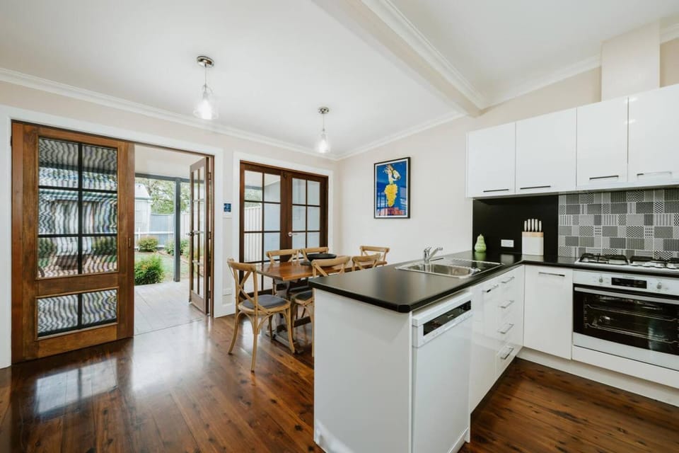 Kitchen or kitchenette, Dining area, dishwasher, oven