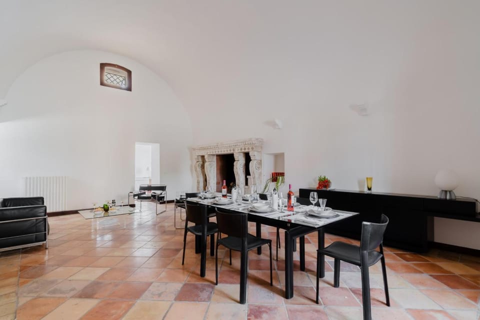 Communal lounge/ TV room, Living room, Dining area, fireplace