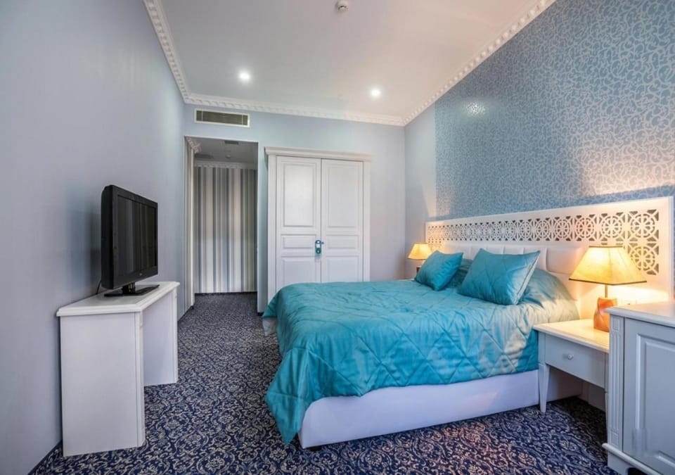 Bed, air conditioner