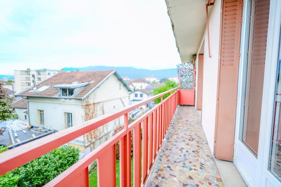 Quiet Arena - T5 Moderne Spacieux et Lumineux - Parking Gratuit - Balcon - Wifi Fibre Apartment in Grenoble