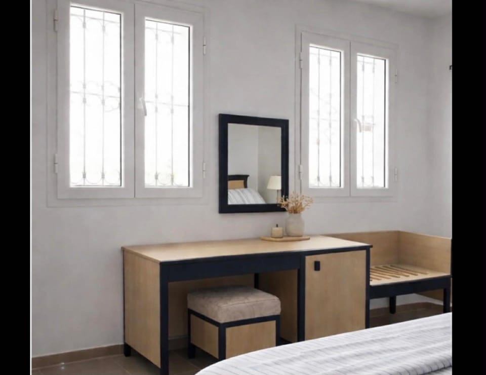 Photo of the whole room, Bedroom