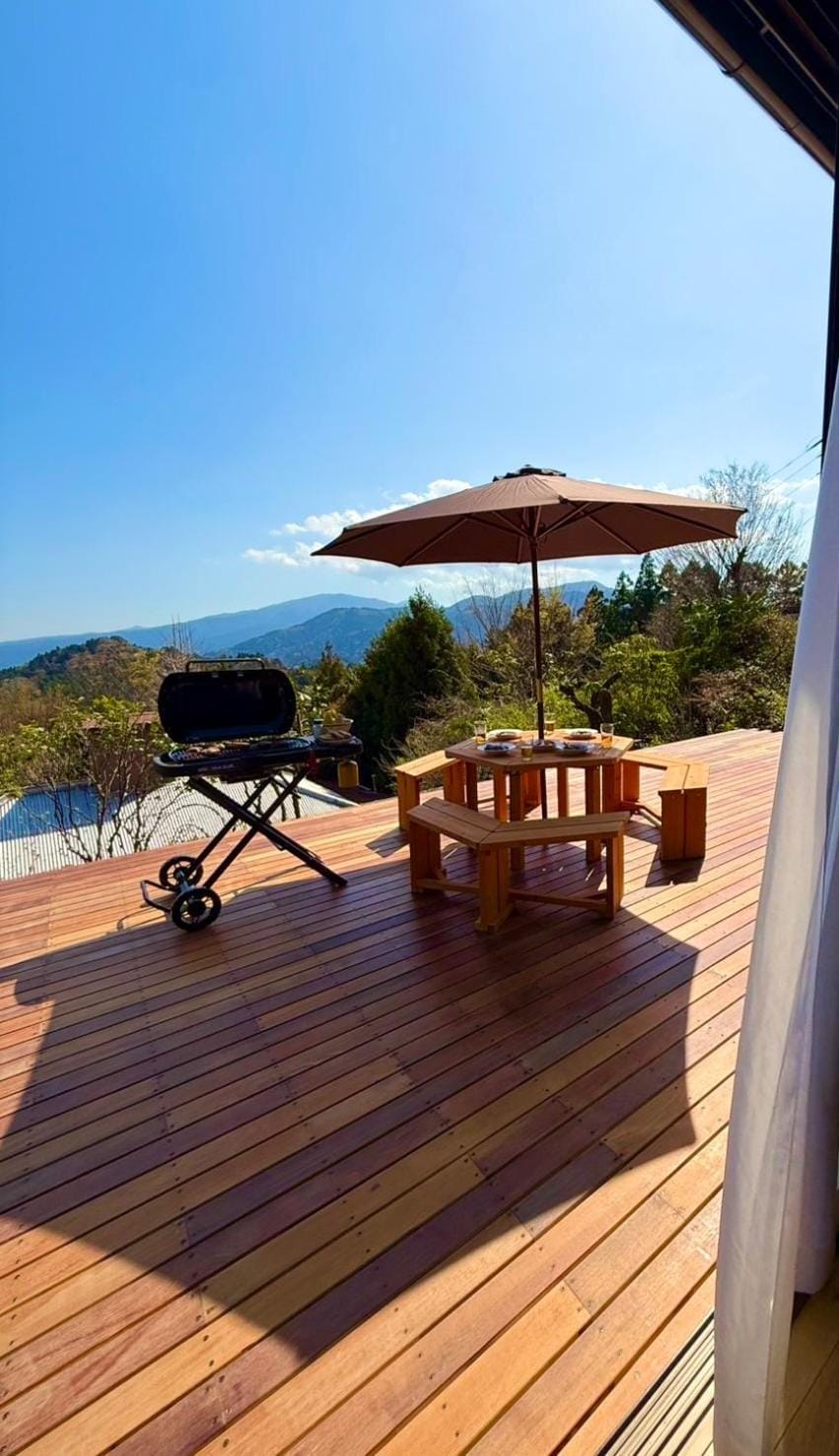 HighLand 高校生まで宿泊無料伊豆大島箱根連山を望む高級サウナヴィラ Villa in Kanagawa Prefecture