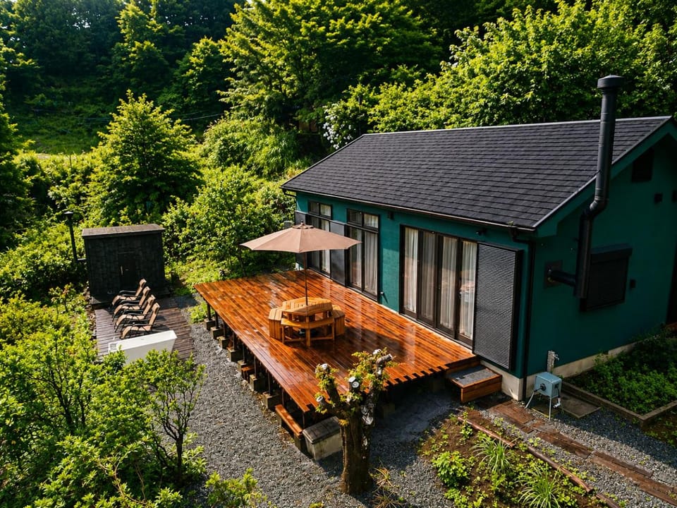 HighLand 高校生まで宿泊無料伊豆大島箱根連山を望む高級サウナヴィラ Villa in Kanagawa Prefecture