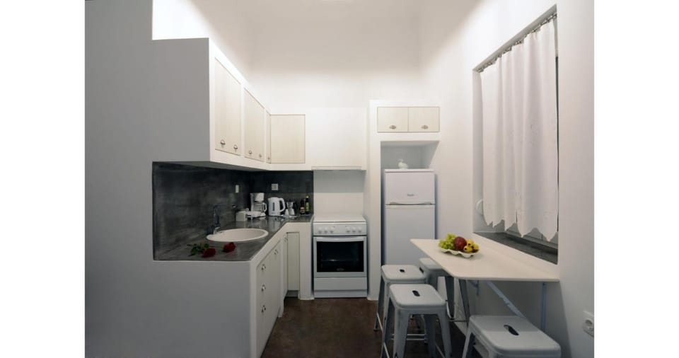 Kitchen or kitchenette, oven, stove