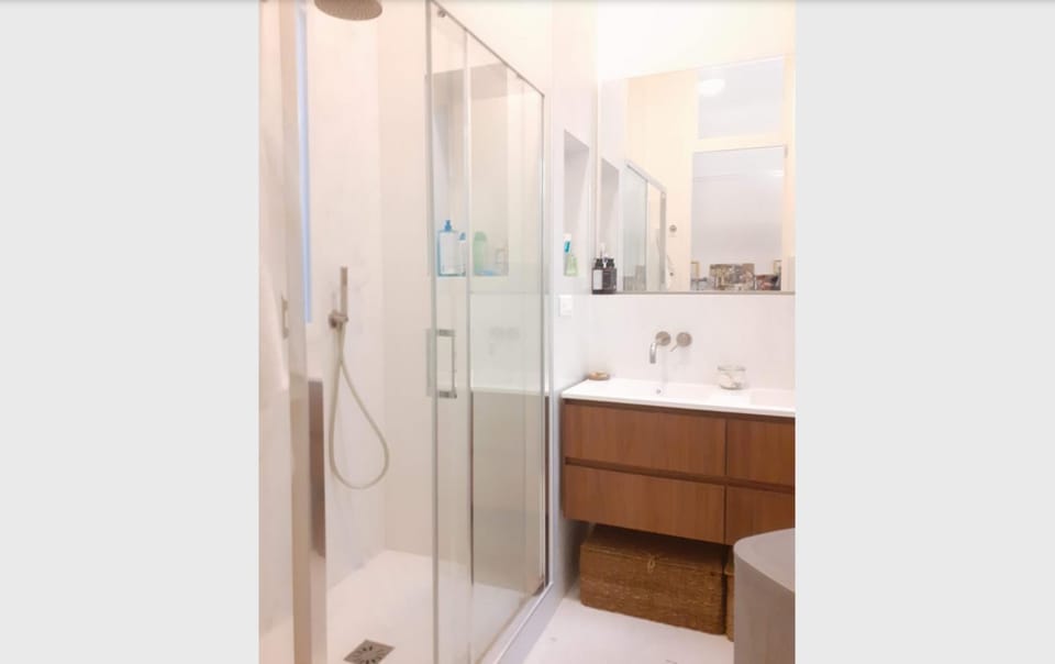 3BR Louvre Rue St Honore Apartment in Paris