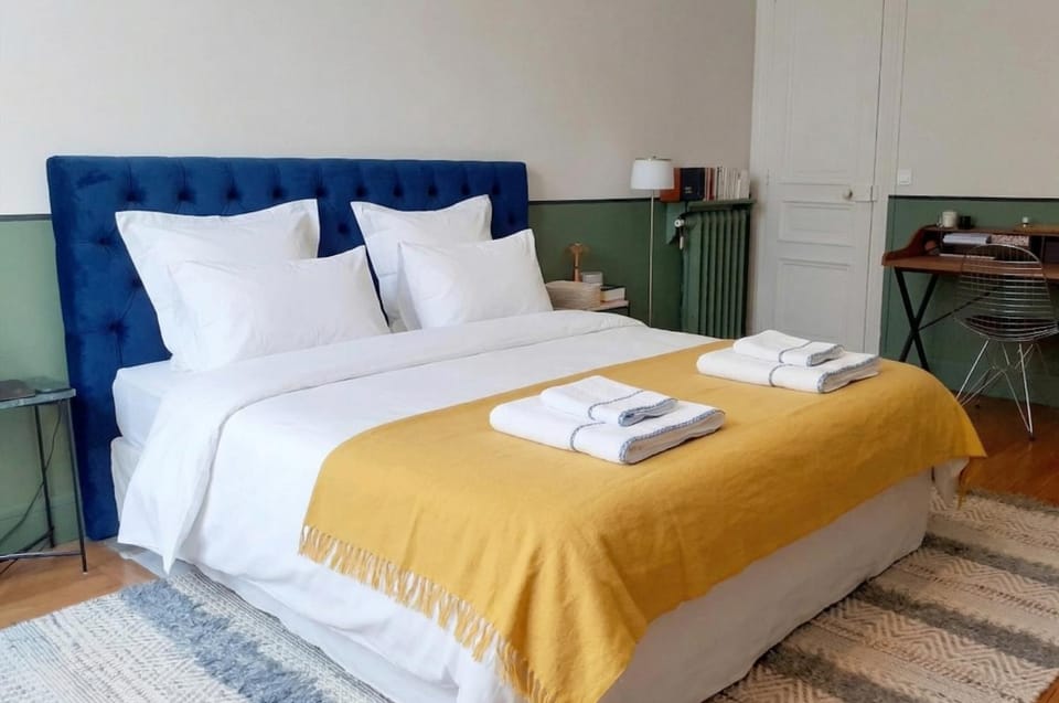 3BR Louvre Rue St Honore Apartment in Paris