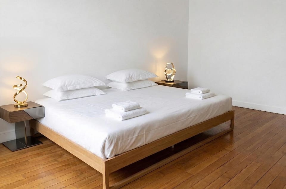 3BR Louvre Rue St Honore Apartment in Paris