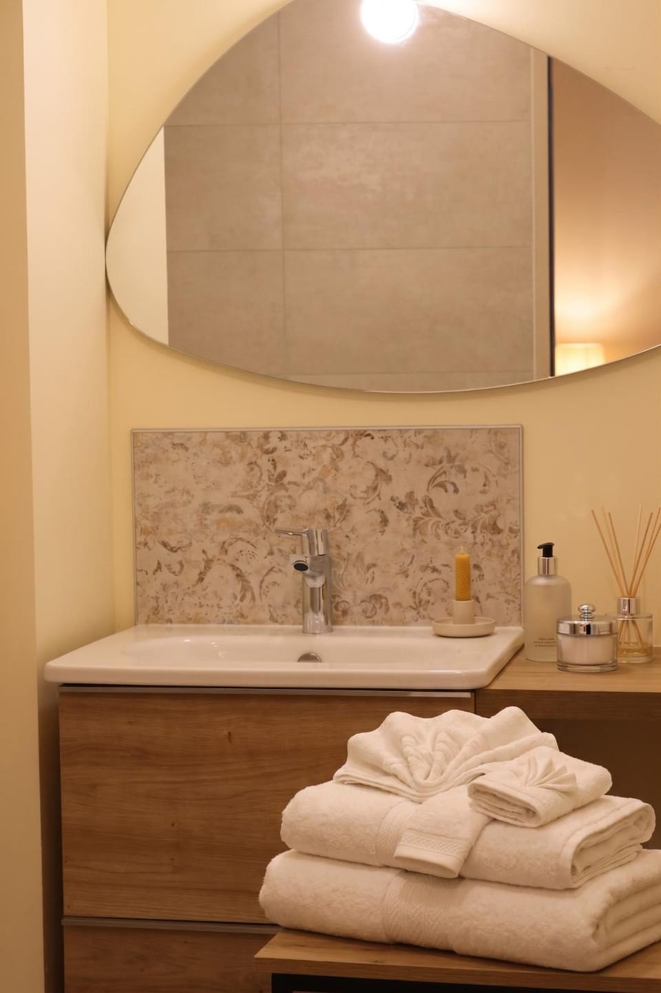 Shower, Bathroom, hair dryier, towels