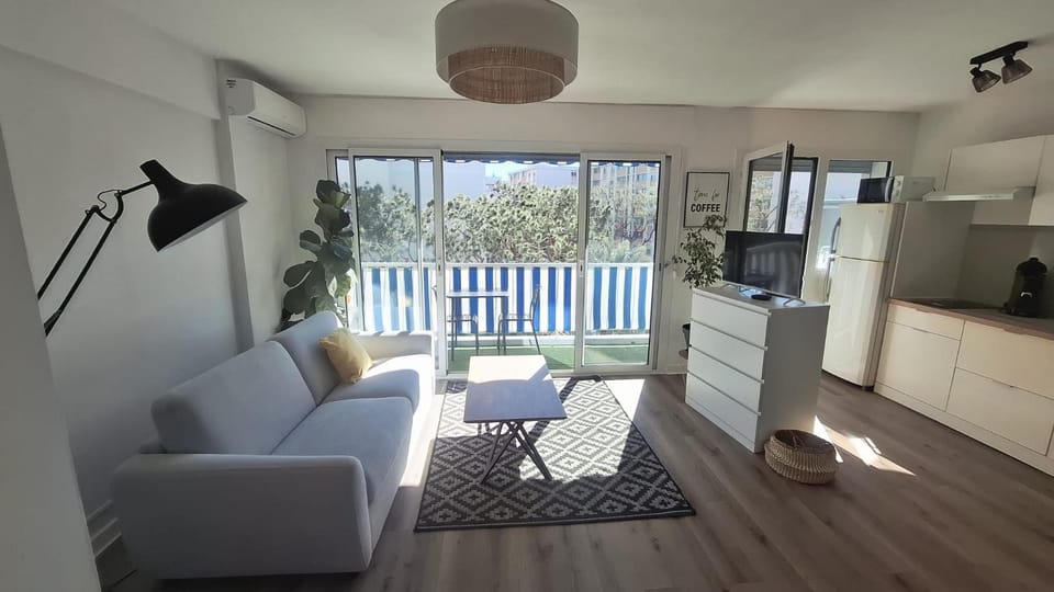 View (from property/room), Balcony/Terrace, Kitchen or kitchenette, Living room, Seating area, Dining area, pet friendly