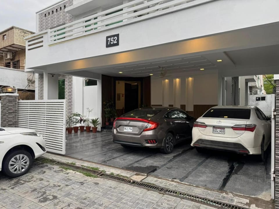 Excellent Comforts Hotel & Guest House Bed and Breakfast in Islamabad