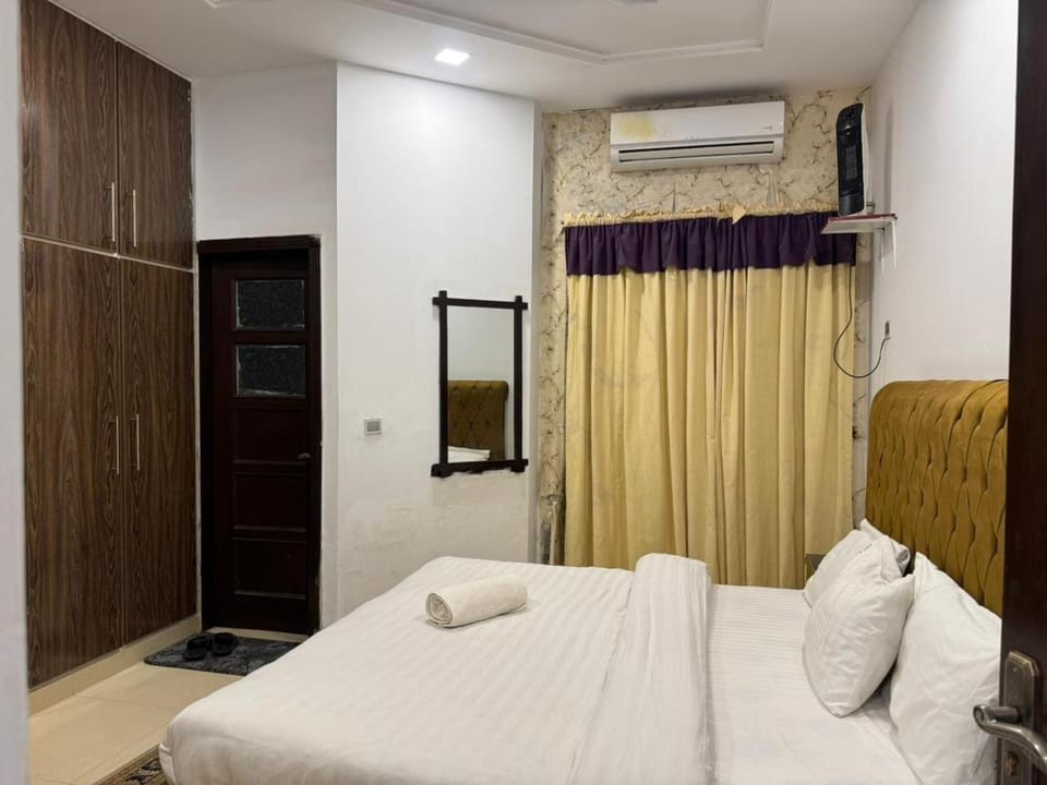 Excellent Comforts Hotel & Guest House Bed and Breakfast in Islamabad Capital Territory