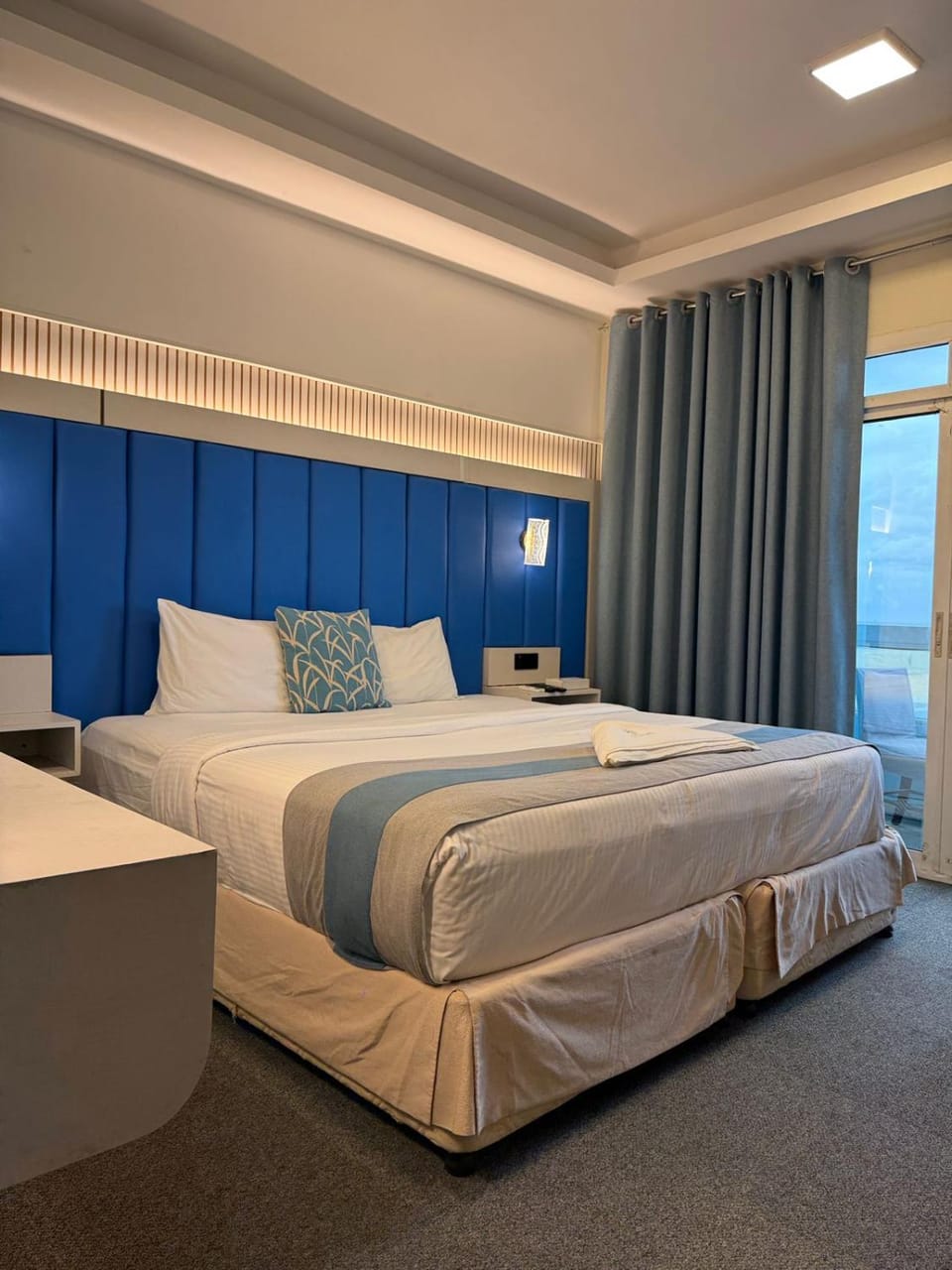 Panoramic Sea View Deluxe Balcony Hotel in Ajman