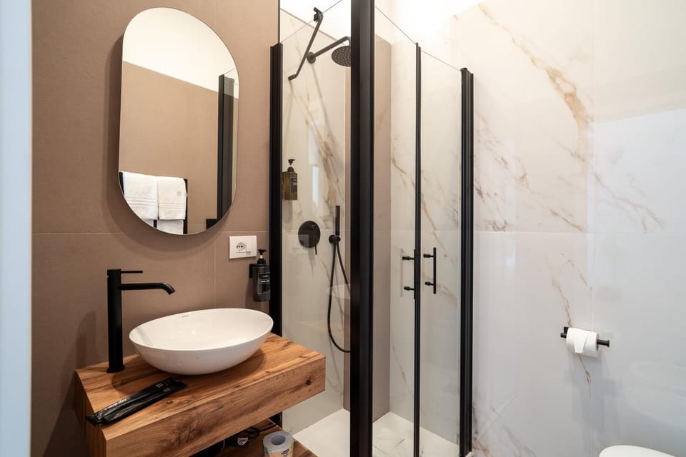 Shower, Toilet, Bathroom, towels