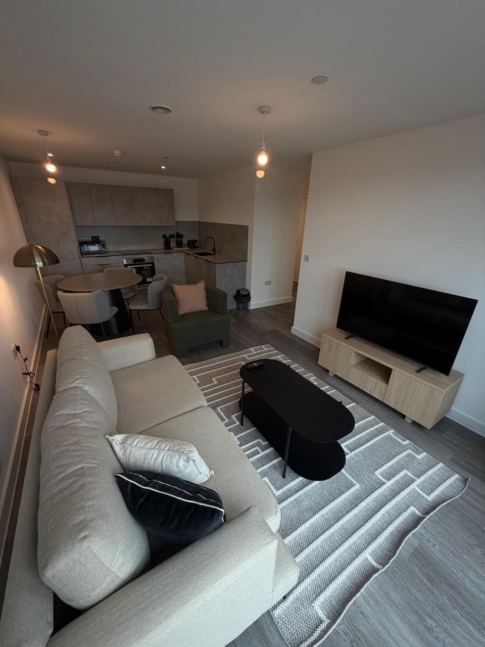 TV and multimedia, Kitchen or kitchenette, Living room