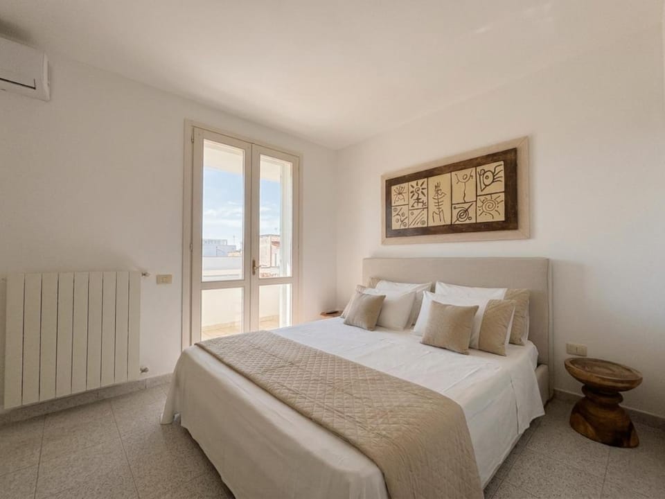 Bed, Photo of the whole room, Bedroom, air conditioner