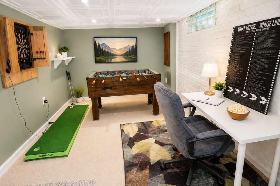 Best Location!5BD Spacious Home-BBQ-Foosball-11PPL Downtown Indy IN House in Indianapolis