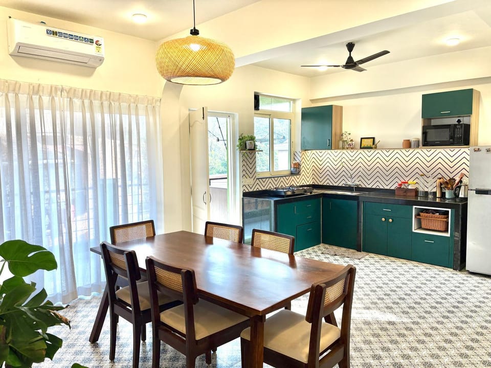 Dining area, oven, stove, kitchen, air conditioner